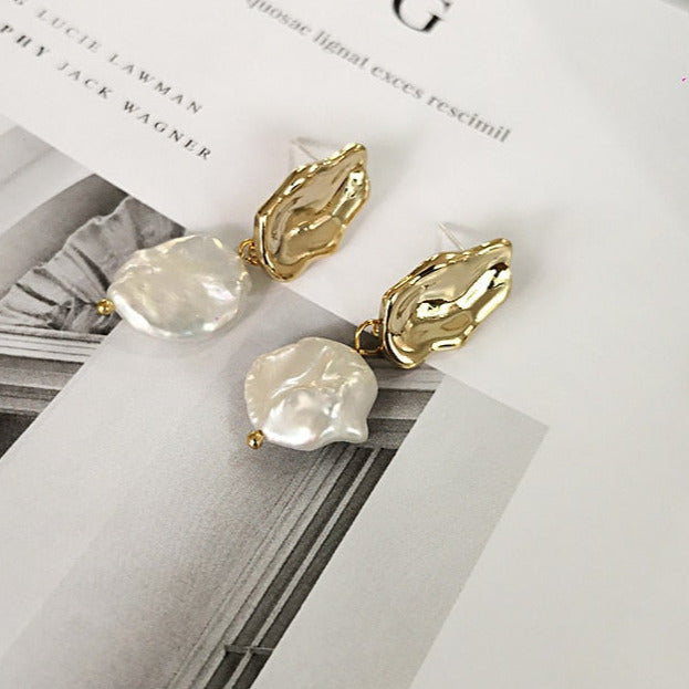 Brinco Pérola Barroca Dourado