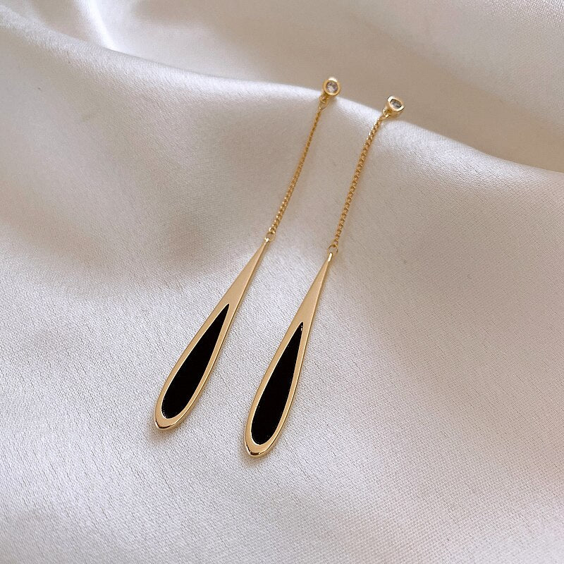 Brinco Longo Gota Preto e Dourado