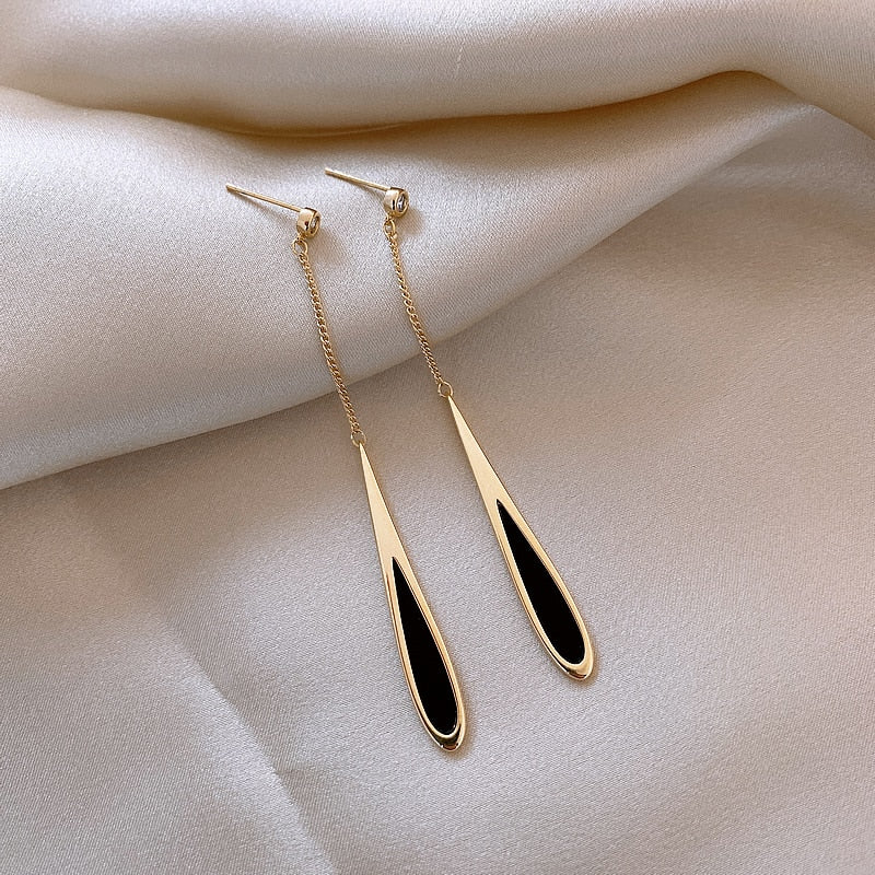 Brinco Longo Gota Borla Preto e Dourado